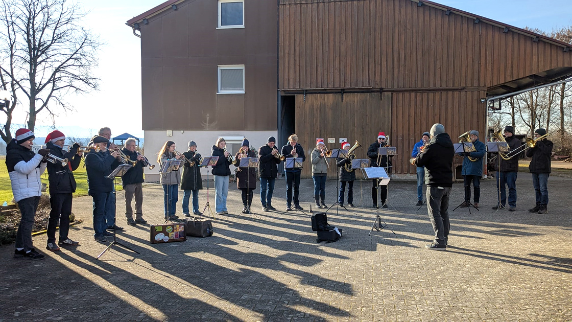 Kurrende spielen auf den Höfen am 4. Advent 2025